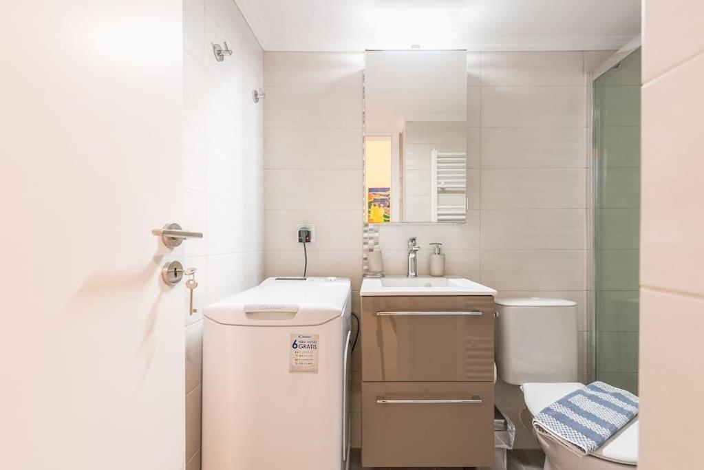 Over The Town Urban 1br Apt. 7' To Thiseio Metro
