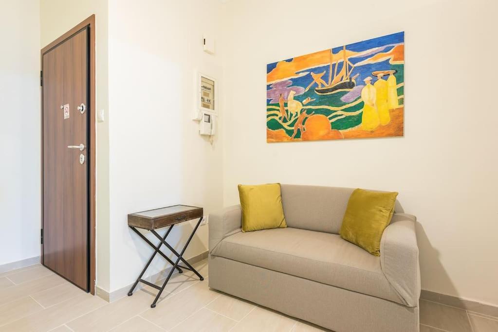Apartment Over The Town Urban 1br Apt. 7' To Thiseio Metro Athen