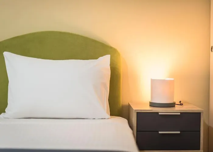 Over The Town Urban 1Br Apt. 7\' To Thiseio Metro