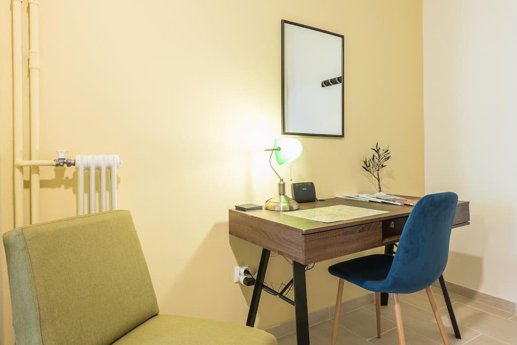 Apartment Over The Town Urban 1br Apt. 7' To Thiseio Metro