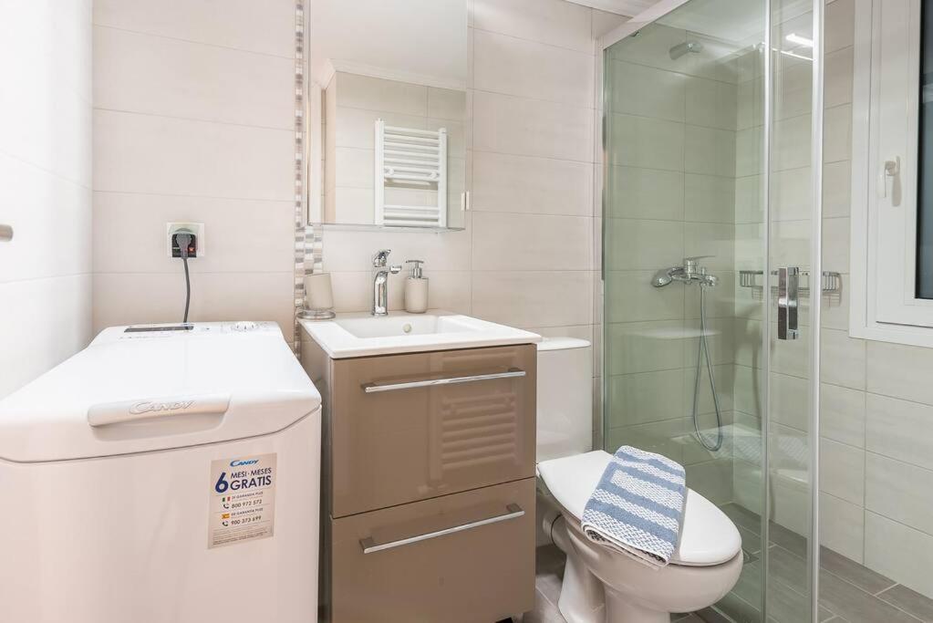 Over The Town Urban 1br Apt. 7' To Thiseio Metro * Athens